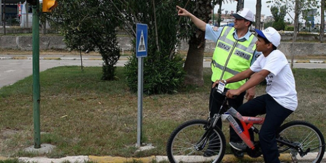 Antalya'da ocuklara 'bisiklet ehliyeti'