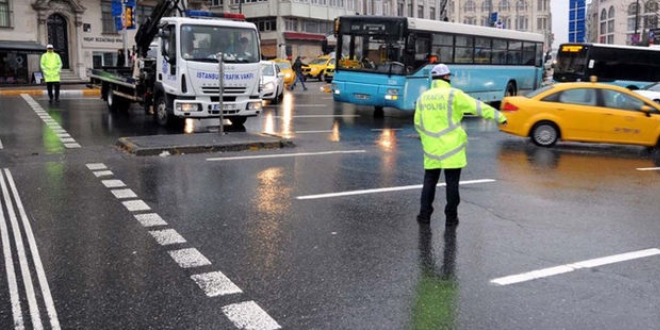 stanbul'da baz yollar trafie kapanacak