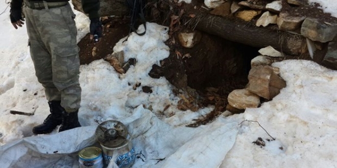 Mersin'de topraa gml patlayc ve silah bulundu