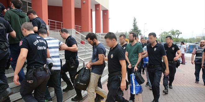 Bursa'da adliyeye sevk edilen 10 polis tutukland