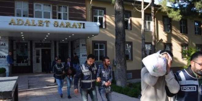 Nide'de 30 sankl FET davasnda 5 kii tahliye edildi