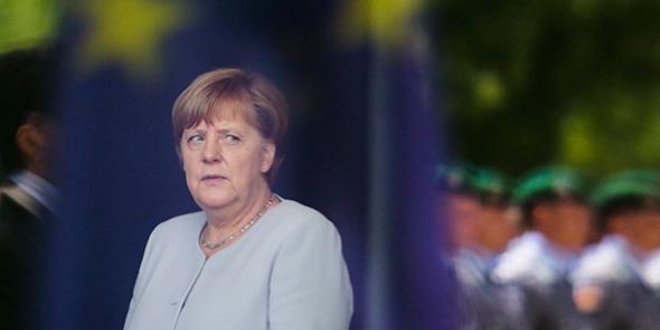 Merkel'den Hollanda'ya destek