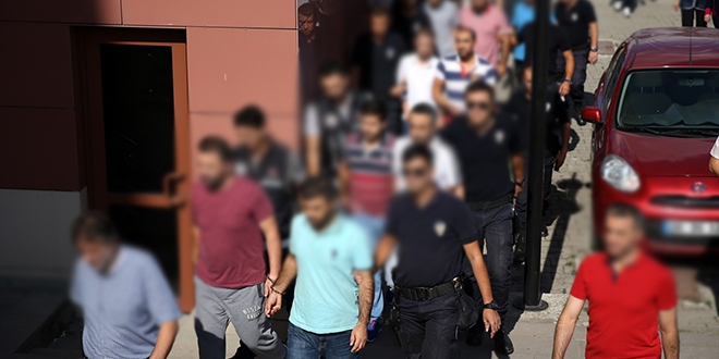 Anadolu niversitesi operasyonunda 17 kamu grevlisi tutukland