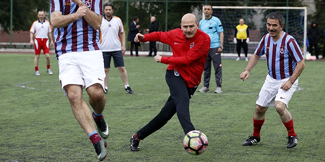 ileri Bakan Soylu polis takmnda forma giydi