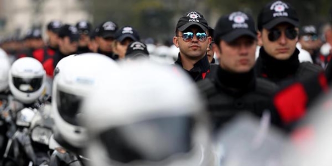 stanbul'da halk oylamasnda 33 bin polis grev yapacak
