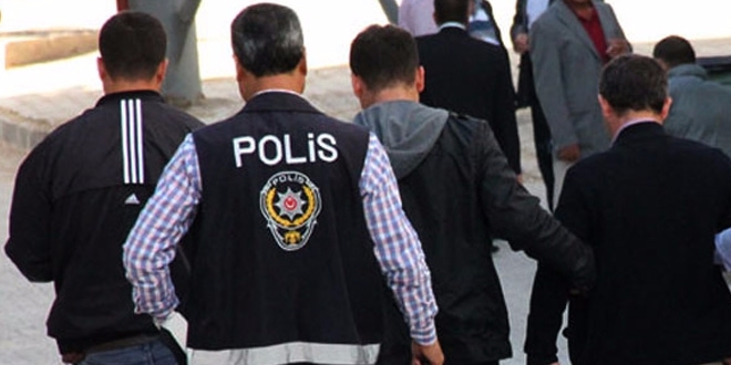 FET'den tutuklanan 15 gazeteci nbetci adliyeye sevk edildi