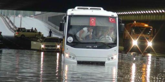 Isparta'da saanak nedeniyle baz yerleri su bast