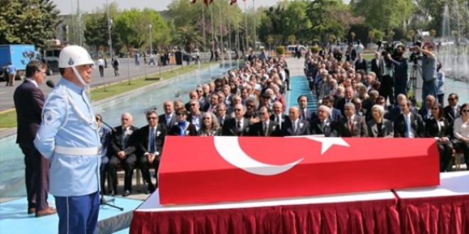 stanbul eski Belediye Bakan son yolculuuna uurland