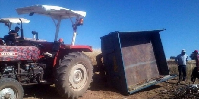 Tarm iilerini tayan traktr kaza yapt: 12 yaral