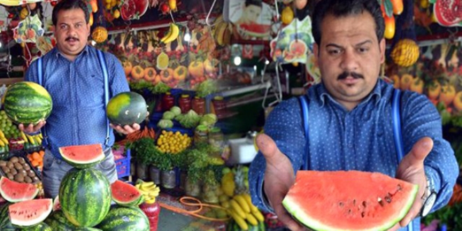 ran karpuzunun eyrek dilimi 15 liradan satlyor