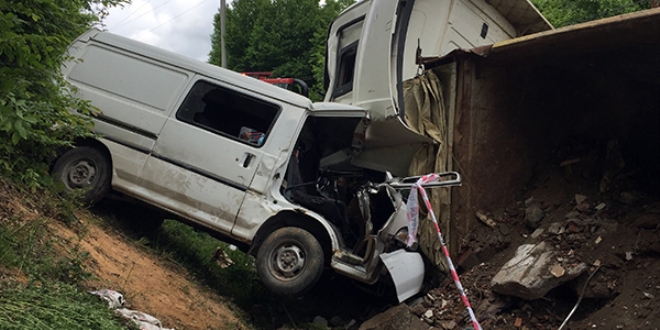 ile yolunda trafik kazas: 1 l, 10 yaral