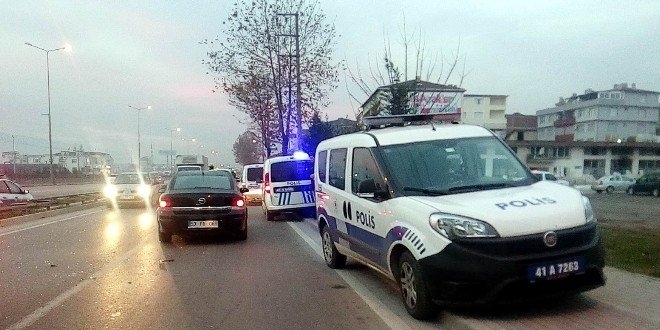 Polis arac ile panelvan arpt: 3 yaral