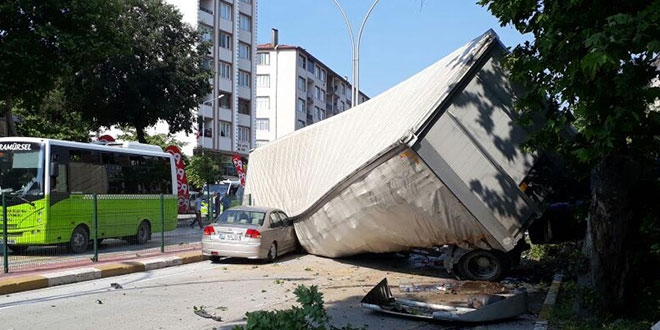 Kocaeli'de zincirleme trafik kazas: 9 yaral
