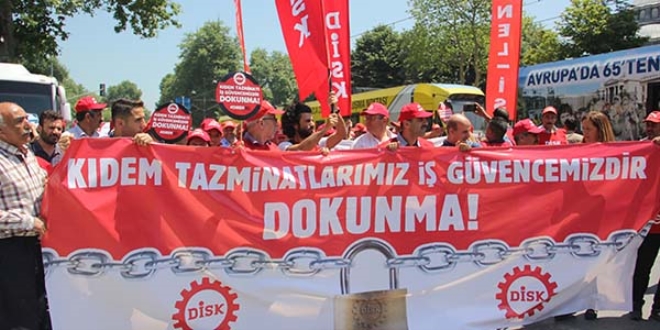 DSK'ten 'kdem tazminat' protestosu