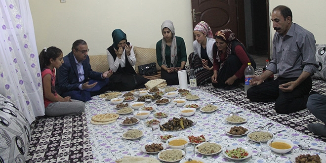 rnak Valisi Su, vatandan evinde iftar at