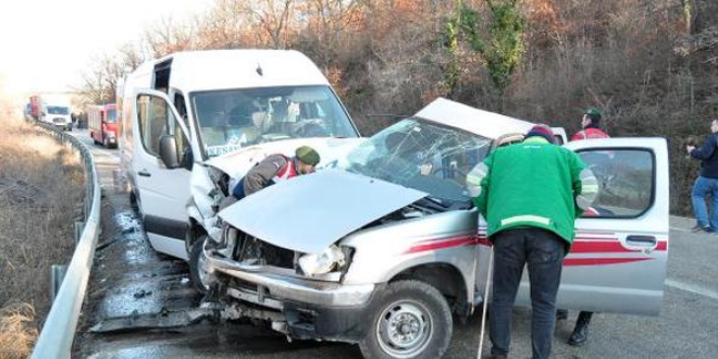 Yolcu minibs ile kamyonet arpt: 8 yaral