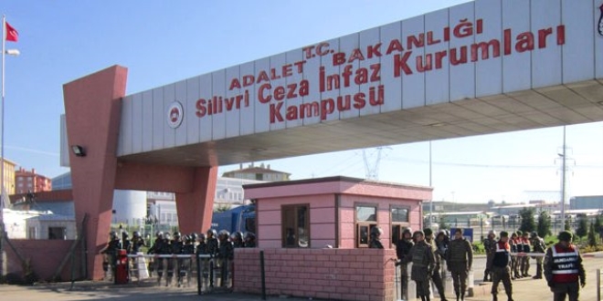 Silivri Cezaevide hkml ve tutuklular yaknlaryla ak gr yapt