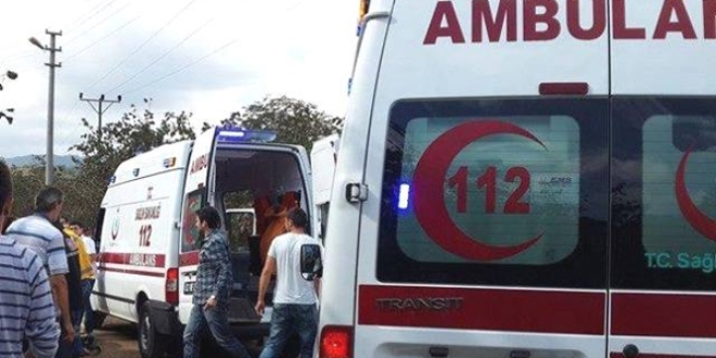 Erzincan'da iileri tayan midibs devrildi: 19 yaral