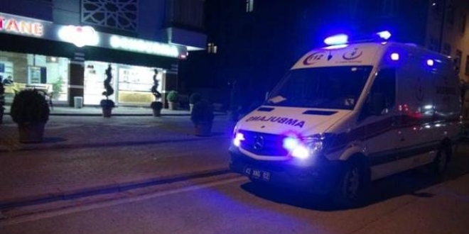 Otomobil ile yaral tayan ambulans arpt