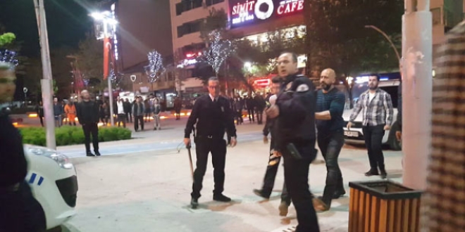 Kavgay ayrmaya alan polis memuru darp edildi