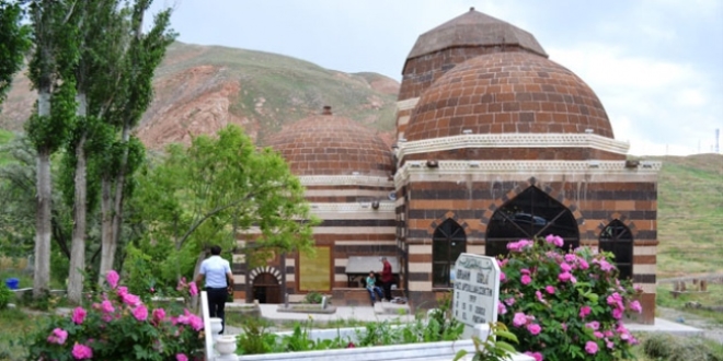 Kurtulmu, Ahmed-i Hani Mzesi'nin aln yapacak