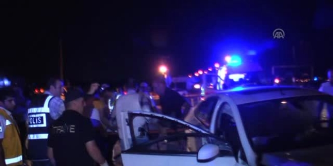 Sivas'ta trafik kazas: 4' ocuk 7 kii yaral