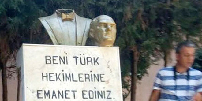 Mersin'de Atatrk bstne irkin saldr