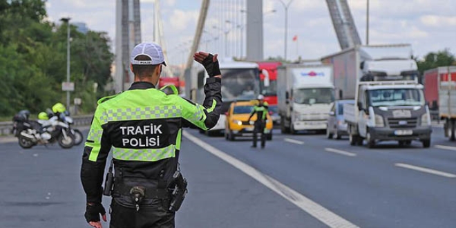 stanbul'da baz yollar trafie kapatlacak