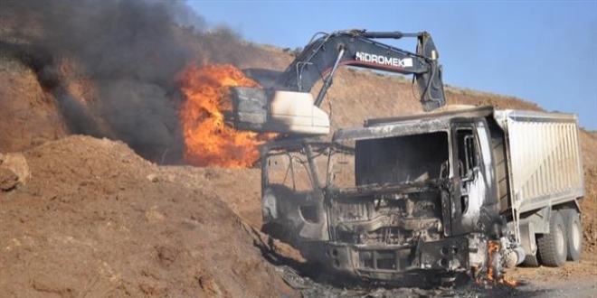 PKK'l terristler 5 i makinesini atee verdi