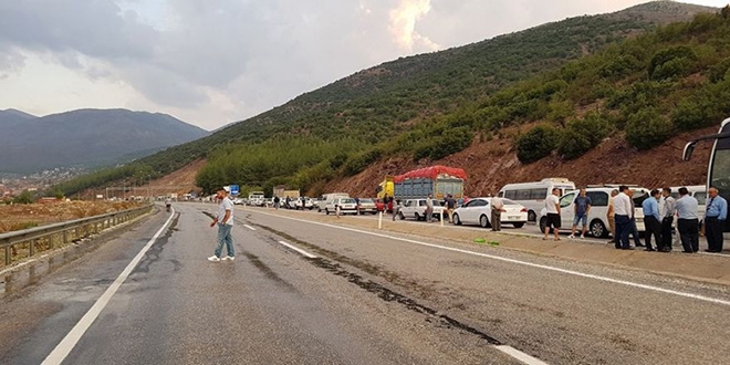 Denizli'de iddetli ya sel ve heyelana sebep oldu