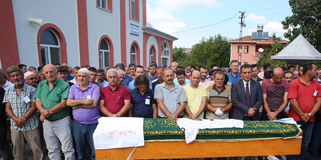 Trafik kazasnda hayatn kaybeden futbolcu topraa verildi