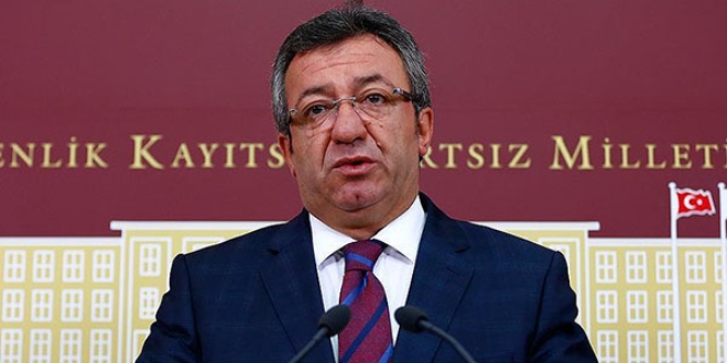 CHP'den Dantay Bakan Gngr'e istifa ars