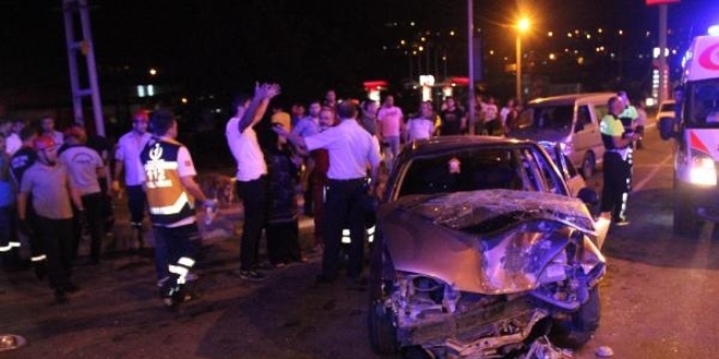 Kaza yapan otomobildeki 4 polis memuru yaraland