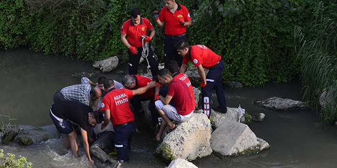 Kaza yapt, 18 saat kurtarlmay bekledi