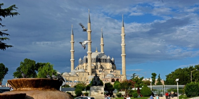 Selimiye Camisi'nin siletini bozan yaplara izin yok