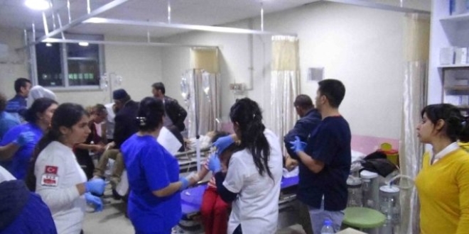 Mersin'de 16 renci, zehirlenme phesiyle hastaneye kaldrld