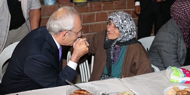 Kldarolu, ehit uzman avu'un ailesini ziyaret etti