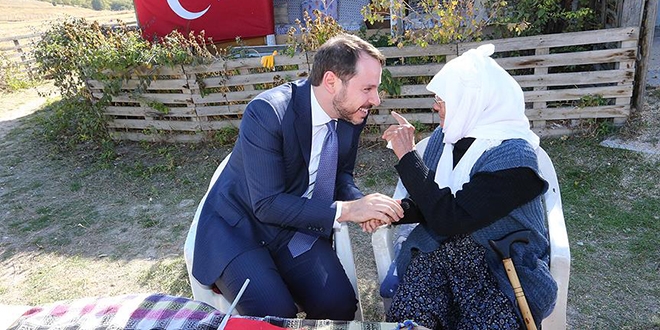 Bakan Albayrak Hesna nineyi ziyaret etti