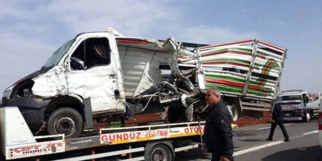 anlurfa'da otomobil ile kamyonet arpt: 8 yaral