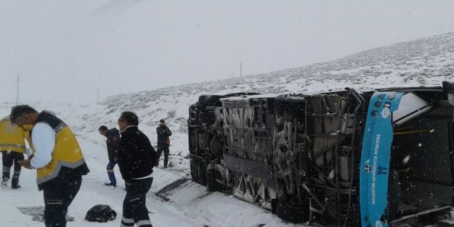 Erzurum'da zel halk otobs devrildi: 20 yaral