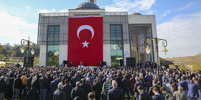 Babakan Yldrm dedesi'nin adn tayan camiyi at