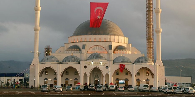 Kayseri'de 10 bin kiilik cami ald