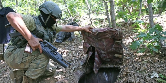 Trabzon'da PKK'ya ait snak bulundu