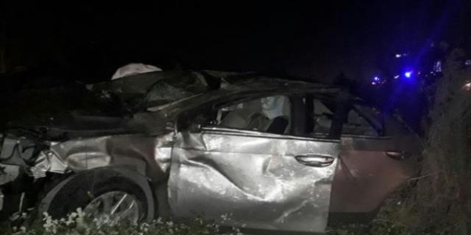 Kastamonu'da bir otomobil ana yola devrildi: 1 l