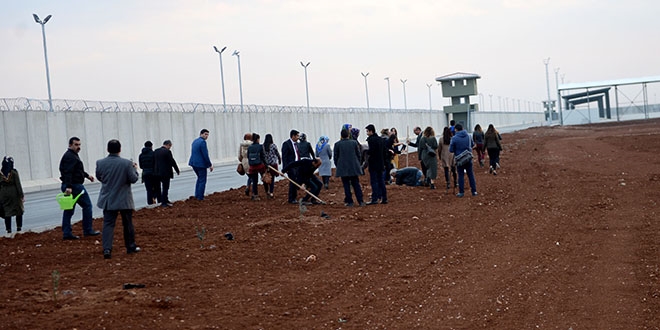 Askeri s blgesine sevgi ve kardelik bahesi kuruldu