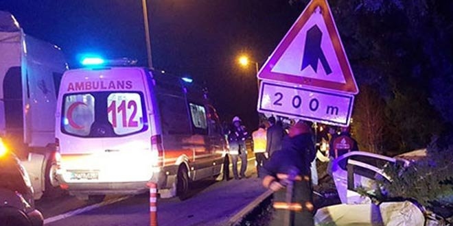 TEM otoyolunda trafik kazas: 1 l, 2 yaral