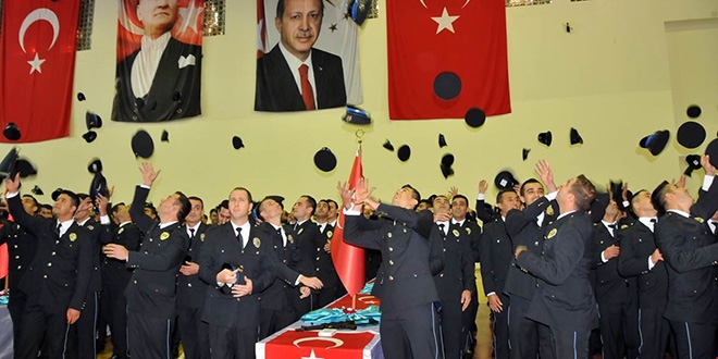 Karaman'da polis adaylarnn mezuniyet sevinci