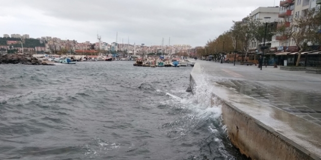 Kuzey Ege'deki frtna deniz ulamn olumsuz etkiliyor