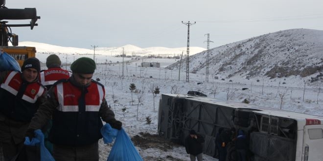 Konya'da yolcu otobs arampole devrildi: 38 yaral