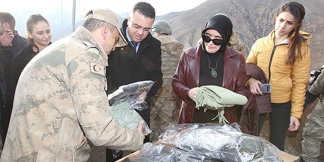 'Scack yreklerden' Mehmetik'e anlaml hediye